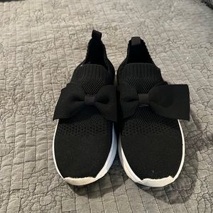 Black casual sneakers